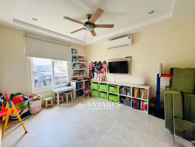 Moderna Casa en Villa Fontana Sur