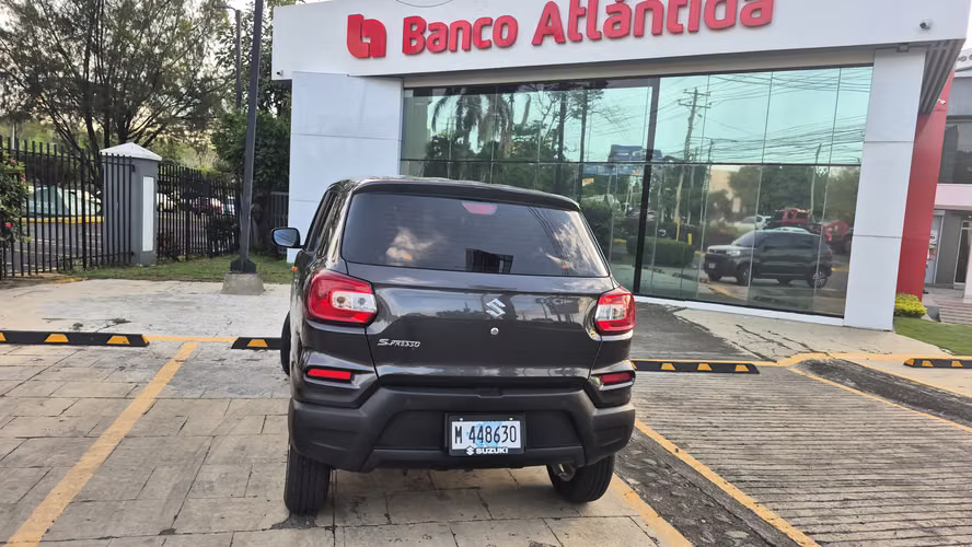Vehiculo semi nuevo - Imagen 2