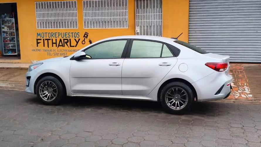KIA RIO AÑO 2021 AUTOMÁTICO