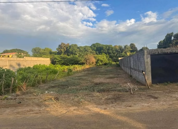 TERRENO EN VENTA SOBRE CALLE SUTIAVA