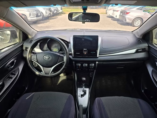 TOYOTA YARIS 2017 AUTOMÁTICO