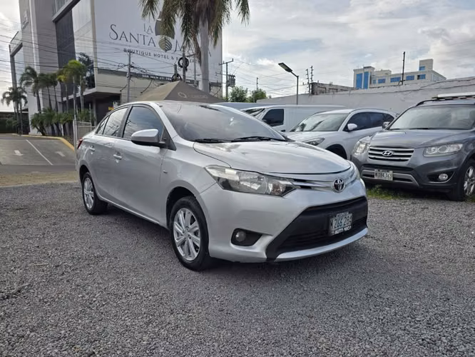 TOYOTA YARIS 2017 AUTOMÁTICO