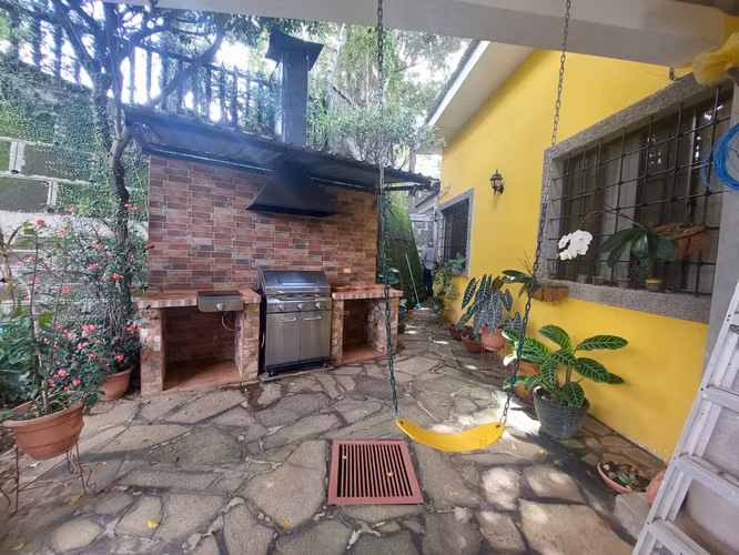  CASA EN VENTA – LAS COLINAS