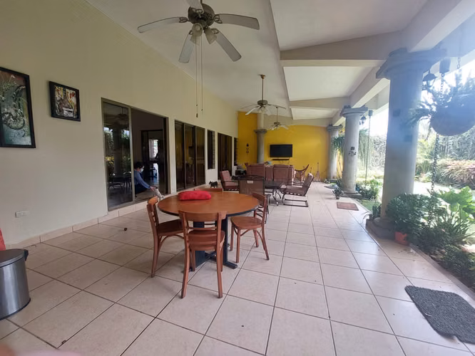  CASA EN VENTA – LAS COLINAS