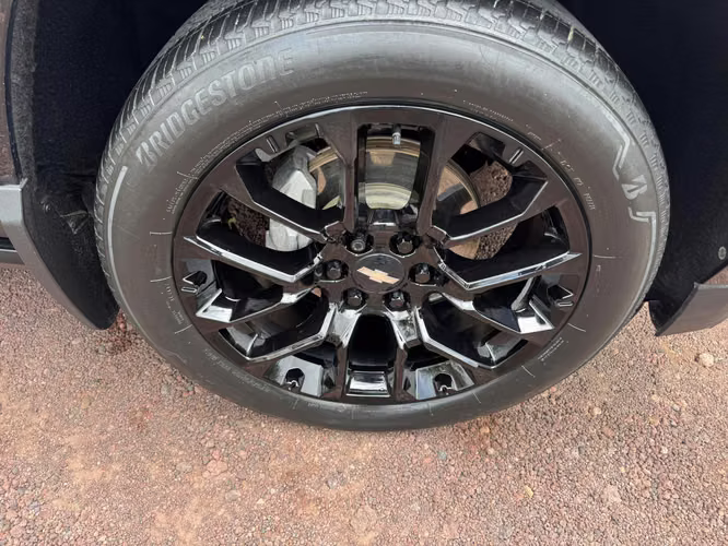 Chevrolet Suburban high country año 2024   46,000 km