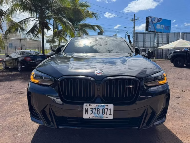 BMW X4M M40i año 2023  400 horse power