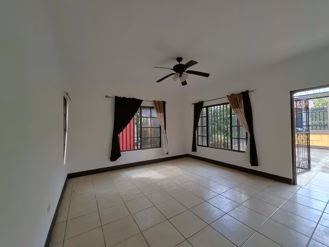 KW - Venta, casa en Carretera Masaya Km 11. Las Praderas - Imagen 3