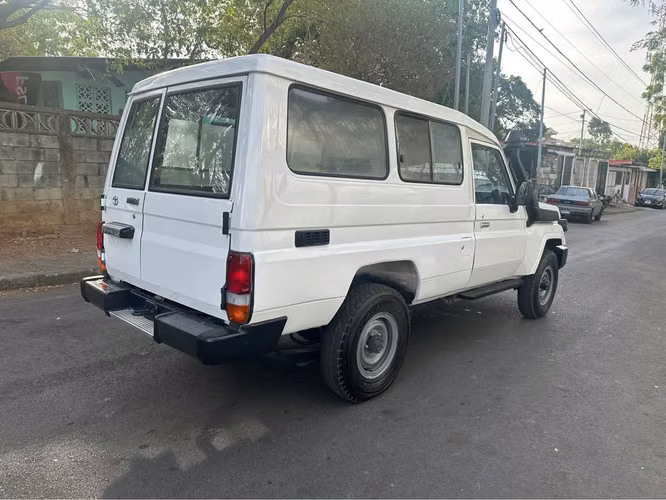 Toyota Land Crusier ""AMBULANCIA""  -  2024