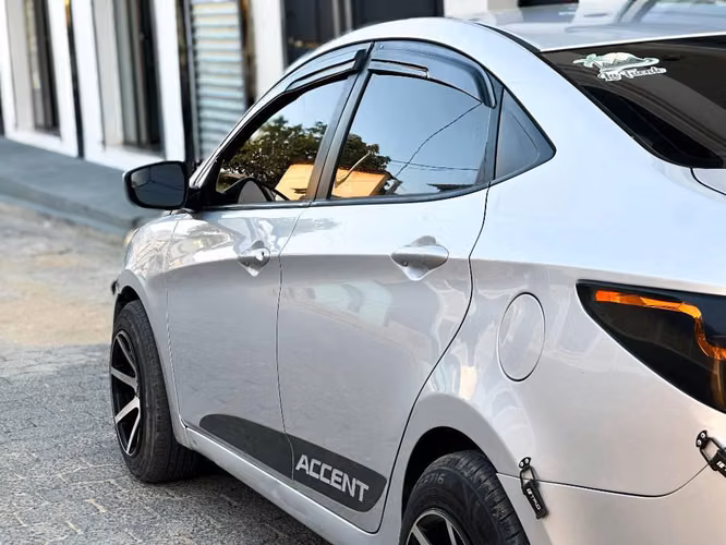 Hiunday Accent 2016 90 mil millas $8900
