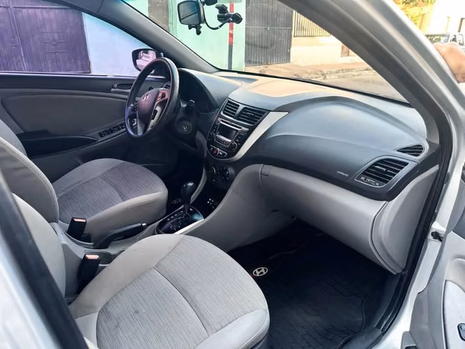 Hiunday Accent 2016 90 mil millas $8900