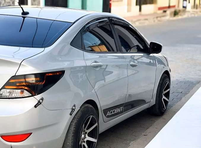 Hiunday Accent 2016 90 mil millas $8900