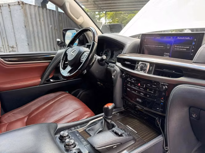 Lexus LX 570 año 2016