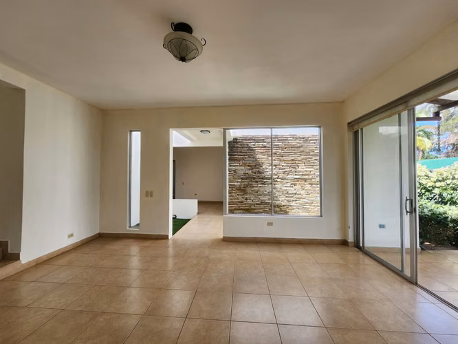 KM 11.5 CARRETERA SUR. BONITA CASA MODERNA CON PORTON ELÉCTRICO EN ALQUILER - Imagen 4