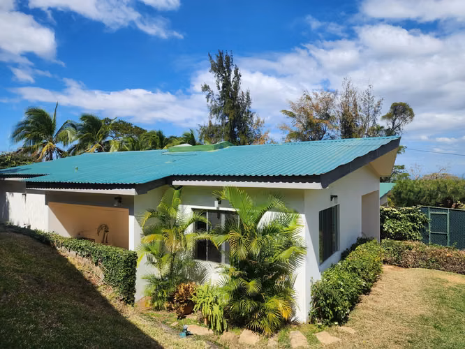 KM 11.5 CARRETERA SUR. BONITA CASA MODERNA CON PORTON ELÉCTRICO EN ALQUILER