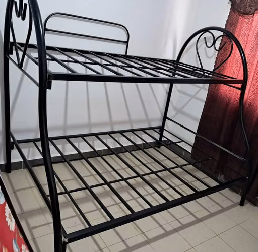 Cama matrimonial y unipersonal de dos pisos