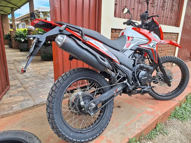 Vendo Moto Genesis SX200 Año 2023 - Excelente Estado