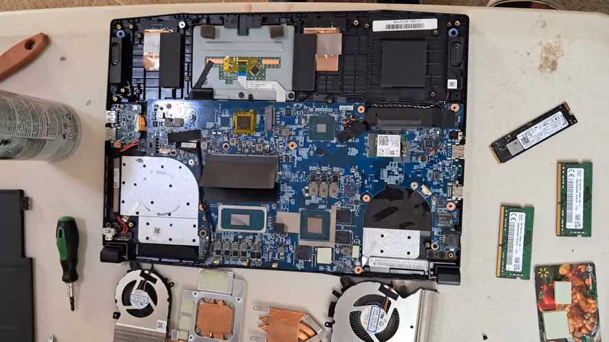 Mantenimiento y reparación de laptops