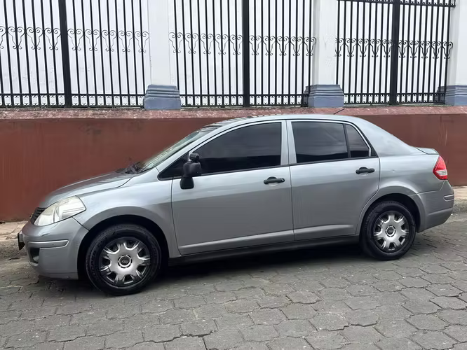 Nissan Tiida 2012