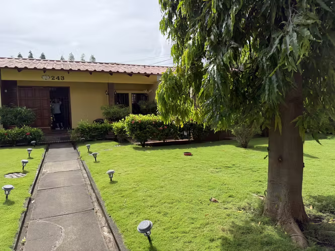 Vendo casa en Reparto San Juan 0511