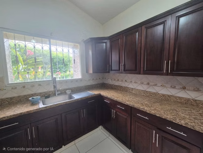 Hermosa Casa en Venta km 15 Carretera a Masaya muy buen mantenimiento  - Imagen 2