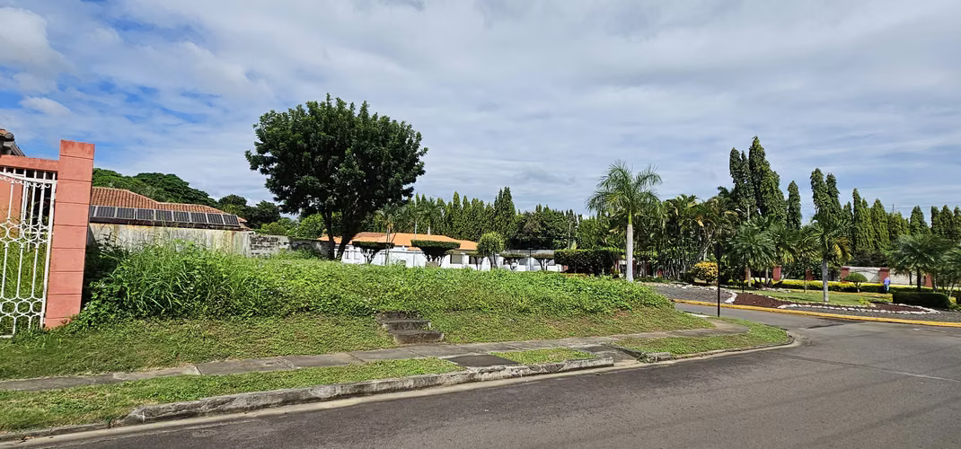 Terreno dentro de residencial