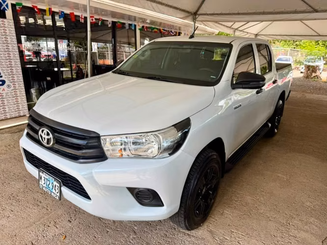 TOYOTA HILUX 2023 BÁSICA - Imagen 2