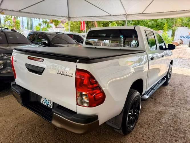 TOYOTA HILUX 2023 BÁSICA - Imagen 4