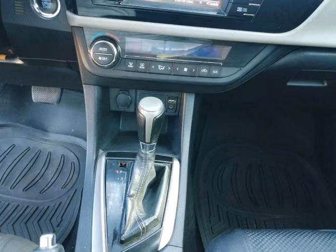 Toyota Corolla LE - único dueño - Imagen 8
