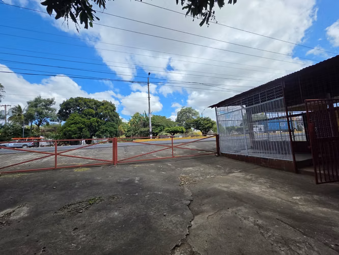 AG. SE RENTA LOCAL COMERCIAL EN NINDIRI