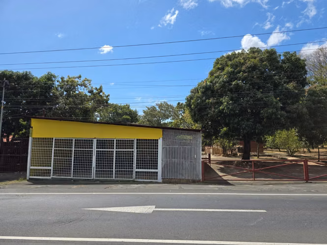 AG. SE RENTA LOCAL COMERCIAL EN NINDIRI