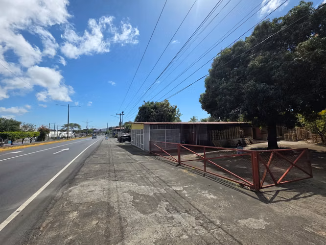 AG. SE RENTA LOCAL COMERCIAL EN NINDIRI