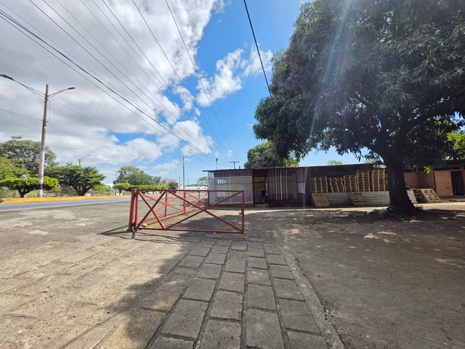 AG. SE RENTA LOCAL COMERCIAL EN NINDIRI