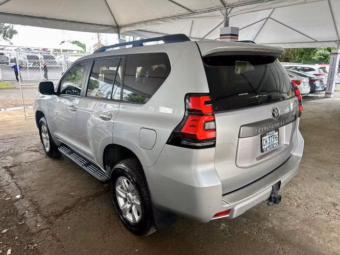 TOYOTA LAND CRUISER PRADO TXL AÑO 2022 - Imagen 4