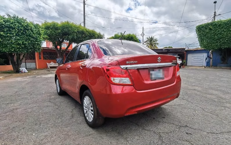 Suzuki Dzire mecánico full extras año 2025