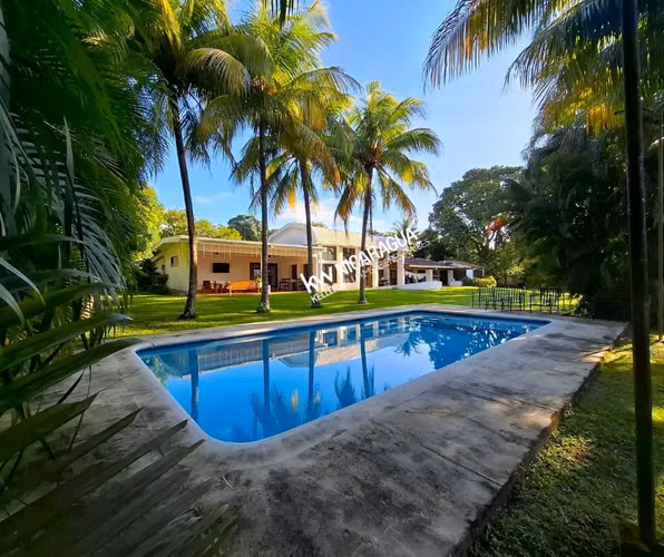 GG - Venta,  casa con terreno amplio en Carretera Sur .