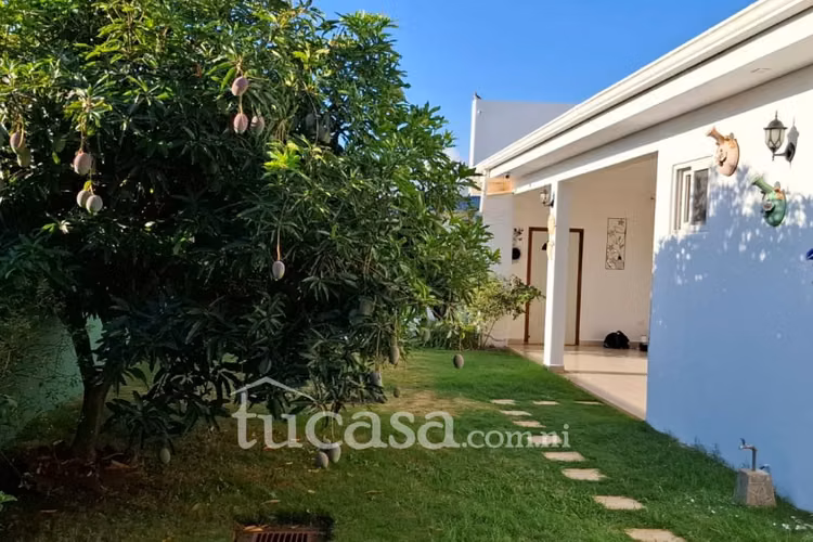 Renta en las colinas dentro de condominio
