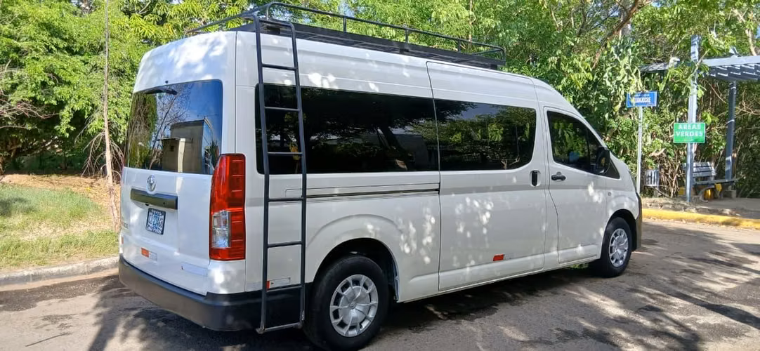 Toyota Hiace 2023 - Imagen 3