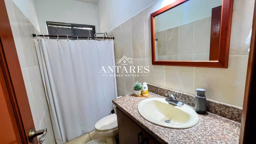 Linda Casa en Residencial Carretera Masaya