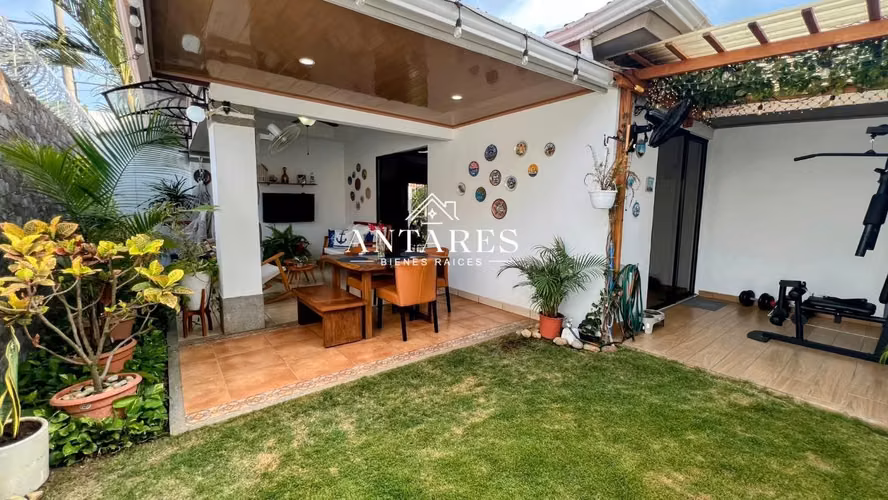Linda Casa en Residencial Carretera Masaya