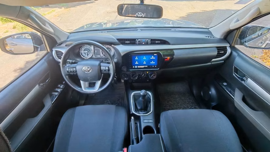 Toyota Hilux SR 4x4 Mecánica año 2026 - Imagen 3