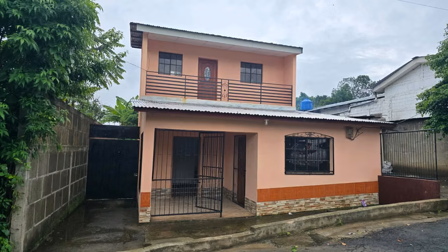 Casa de dos plantas en venta en Masatepe, cerca del parque central