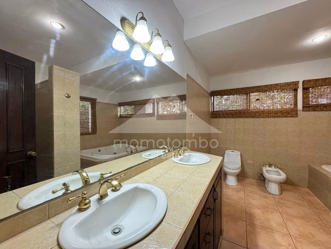 Casa en Venta &amp; Renta Carretera Sur, Managua - Imagen 7