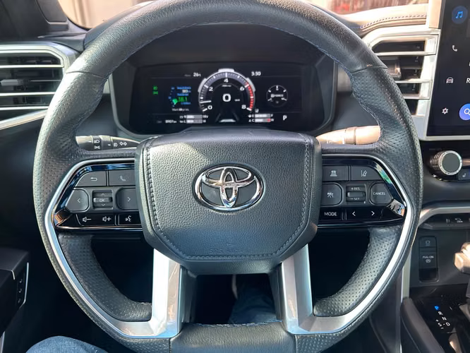 Toyota tundra platinum año 2024   8,000 km recorridos - Imagen 11