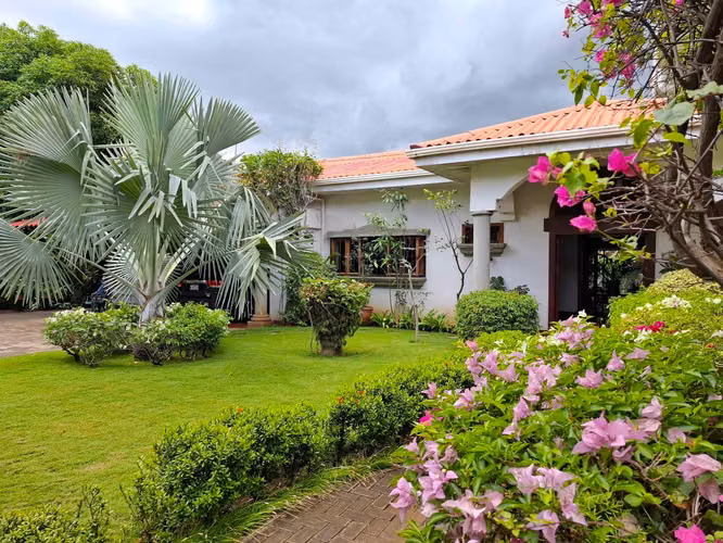 GG - !! Venta, casa en Carretera Sur con 1705 Vr2 !!