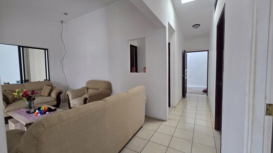 YA-Vendo bonita casa en residencial en el centro de Managua - Imagen 9