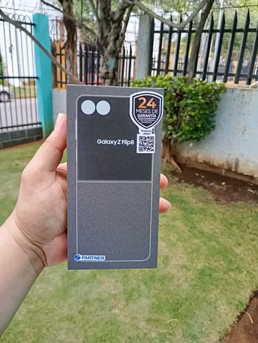 SAMSUNG GALAXY Z FLIP 8
