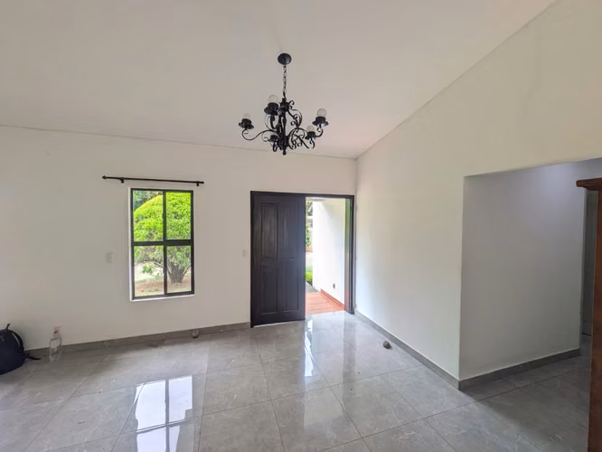 Las colinas casa preciosa de una planta - Imagen 6