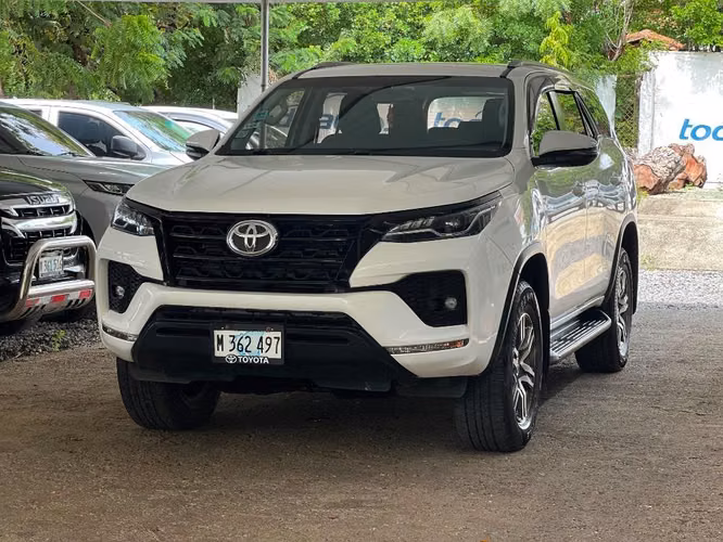 TOYOTA FORTUNER AÑO 2023 - Imagen 2