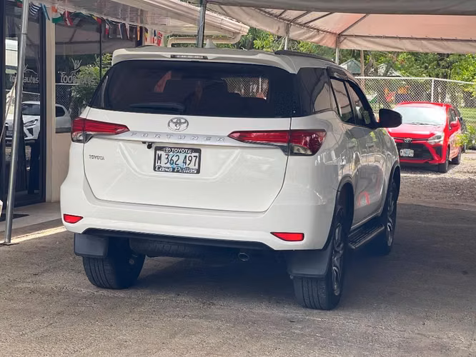 TOYOTA FORTUNER AÑO 2023 - Imagen 3