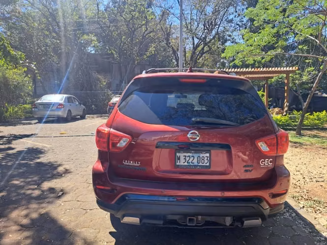 Camioneta Nissan Pathfinder año 2019